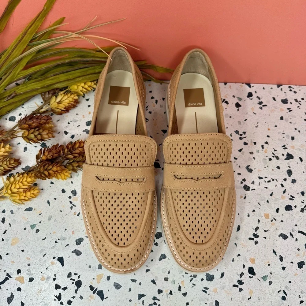 Dolce Vita Malila Tan Perforated Nubuck Lug Sole Penny Loafers Women’s 9.5